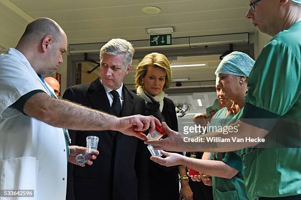 - Attentats de Bruxelles: le Roi Philippe et la Reine Mathilde rendent visite aux victimes, membres des services d'intervention et personnel soignant...