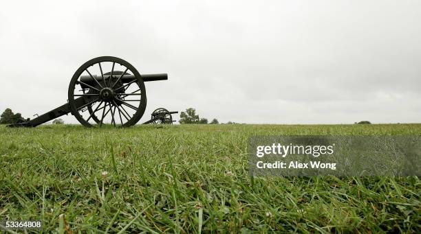 Cannons sit at the Manassas National Battlefield Park August 9, 2005 in Manassas, Virginia. It was the scene of two major Civil War battles between...