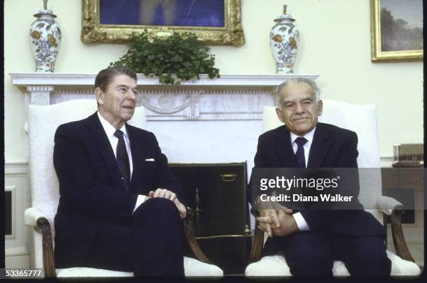 Israeli Prime Minister Yitzhak Shamir meeting with US President Ronald with Reagan.