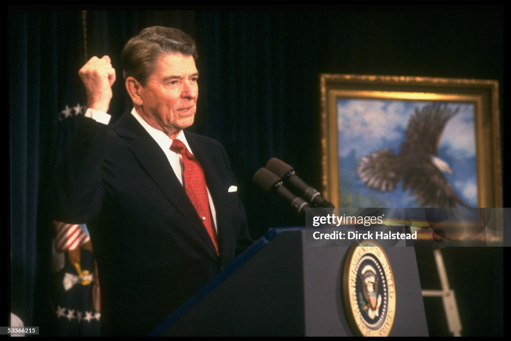 Pres. Reagan addressing builders in EOB, shaking h