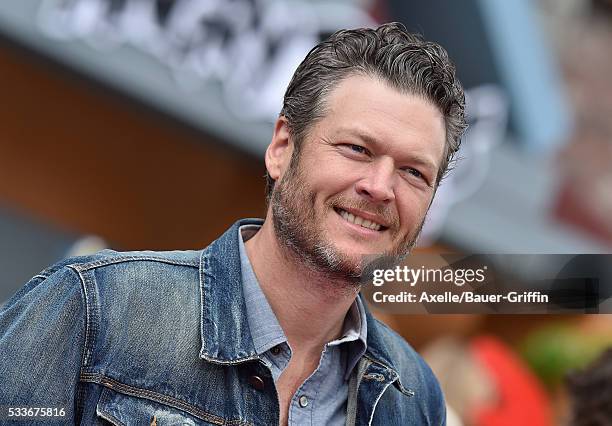 Singer Blake Shelton arrives at the premiere of Sony Pictures' 'The Angry Birds Movie' at Regency Village Theatre on May 7, 2016 in Westwood,...