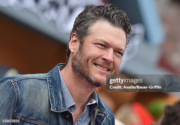 Singer Blake Shelton arrives at the premiere of Sony Pictures' 'The Angry Birds Movie' at Regency Village Theatre on May 7, 2016 in Westwood,...