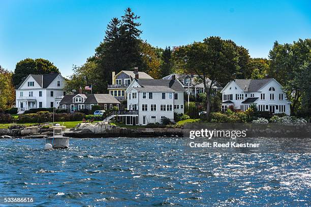 coastal new england town of new castle - region new england stock-fotos und bilder