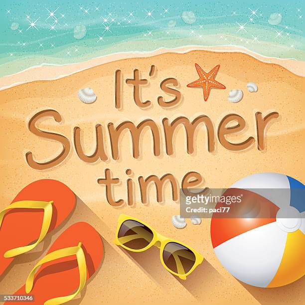 sommer hintergrund mit text auf sand " es ist sommer" - holiday hours stock-grafiken, -clipart, -cartoons und -symbole