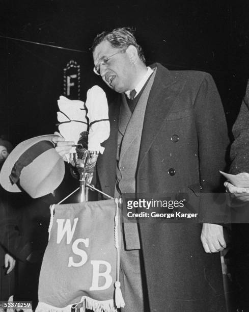 Producer David O. Selznick speaking at the "Gone With the Wind" premiere.