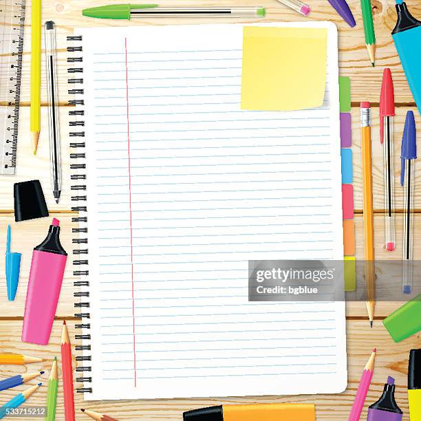 ilustraciones, imágenes clip art, dibujos animados e iconos de stock de vista superior de escritorio de madera con portátil y artículos de oficina - cuaderno con espiral