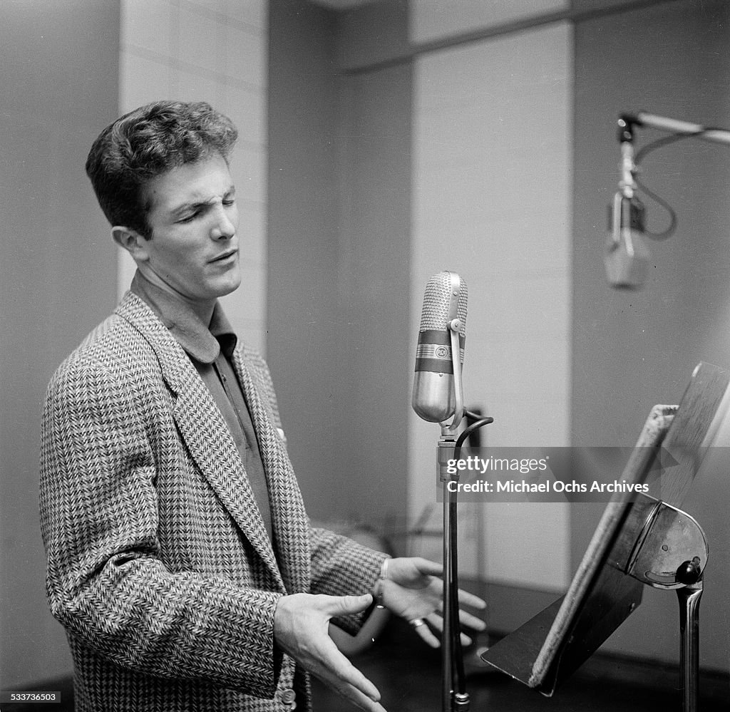 Steve Riwland Actor/Singer Steve Rowland sings in a recording studio in Los... News ...