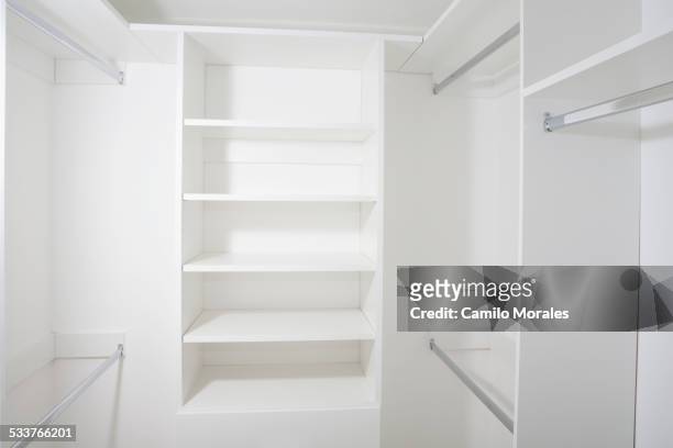 empty shelves in walk-in closet - armadio a muro foto e immagini stock