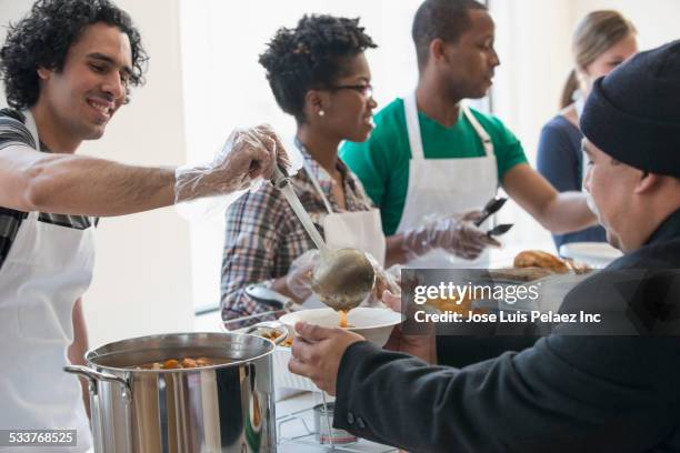 volunteers serving food in cafeteria - rubber 55 stock-fotos und bilder