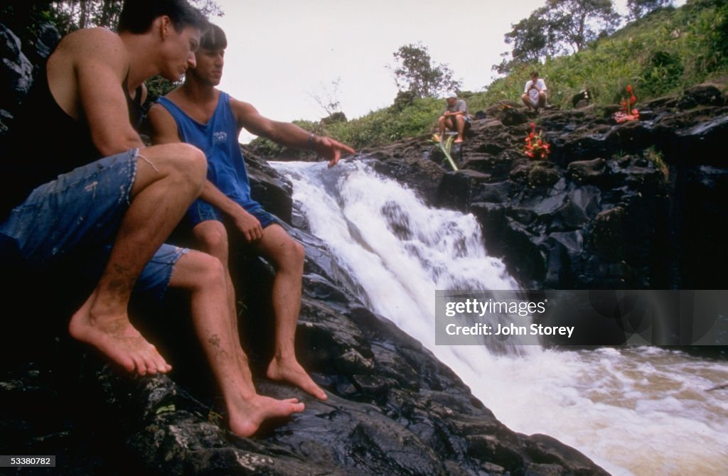 (L-R) Brothers Ryan & Greg Smith at Waipahee water