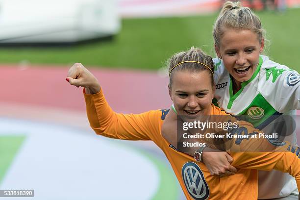 Merle Frohms of VFL Wolfsburg and Julia Simic of VFL Wolfsburg at Rhein Energie Stadion during the Women's DFB Cup Final 2016 match between SC Sand...