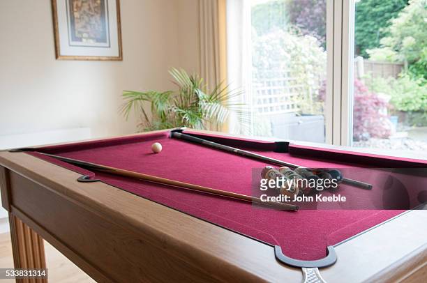 home extior & interiors - pool table fotografías e imágenes de stock