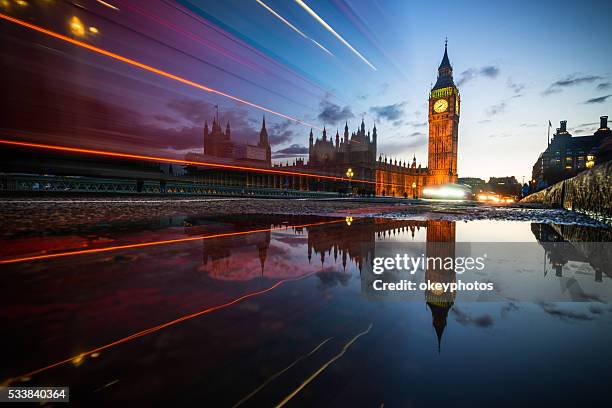 big ben at dusk with traffic lights, london - 西敏市 倫敦 個照片及圖片檔