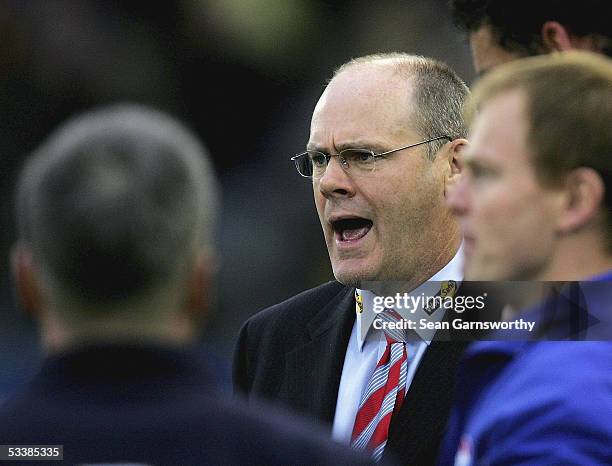 Bulldogs Coach Rodney Eade addresses his players during the AFL Round 20 match between the Richmond Tigers and Western Bulldogs at the Telstra Dome...