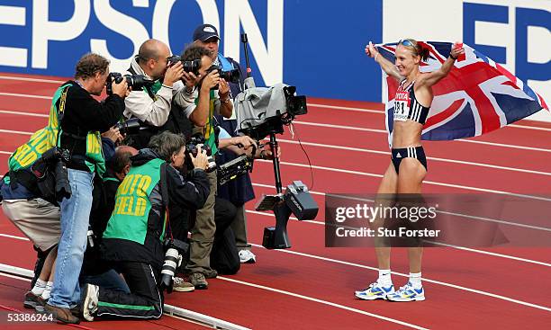 Paula Radcliffe of Great Britain poses for photographers as she celebrates winning the women's marathon at the 10th IAAF World Athletics...