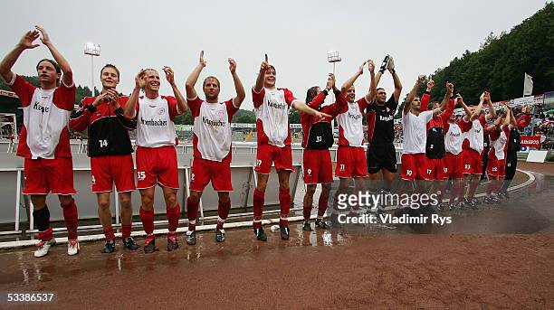 Players of Siegen celebrate after winning the Second Bundesliga match between Sportfreunde Siegen and SpVgg Unterhaching on August 14, 2005 in...