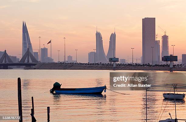 diplomatic quarter of bahrain at dusk - bahrain skyline stock pictures, royalty-free photos & images