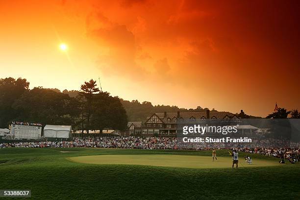 General view of play on the 18th green during the final round of the 2005 PGA Championship at Baltusrol Golf Club on August 14, 2005 in Springfield,...