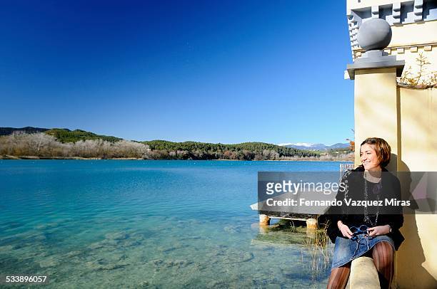 woman in banyoles lake - banyoles stockfoto's en -beelden
