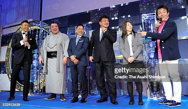 Kosuke Kitajima, sumo yokozuna Harumafuji, jodoka Tadahiro Nomura and HIdehiko Yoshida, wrestler Saori Yoshida and singer Nobuteru Maeda are seen on...