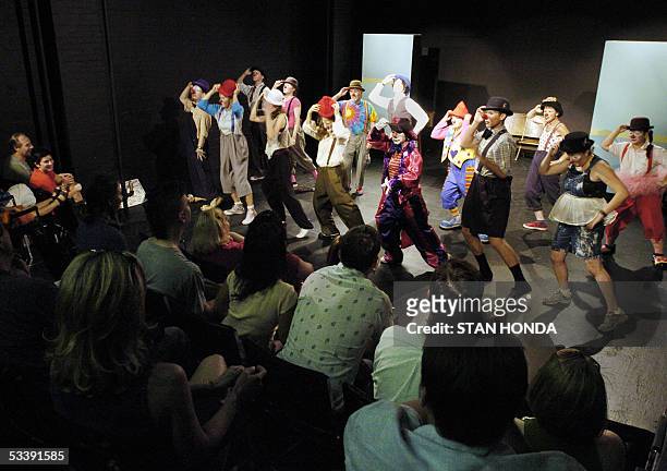 New York, UNITED STATES: Students of the New York Goofs Ultimate Clown School stage a performance before family and friends, 14 August in New York....