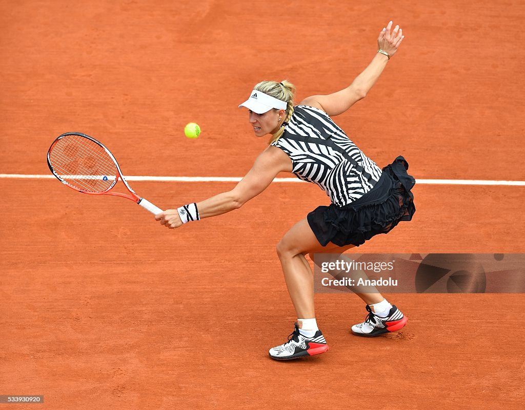 2016 French Open first round match - Francesca Schiavone vs Kristina Mladenovic