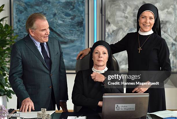 Actor Fritz Wepper, Nina Hoger and Janina Hartwig during a photocall for the tv show 'Um Himmels Willen' at Literaturhaus on May 24, 2016 in Munich,...