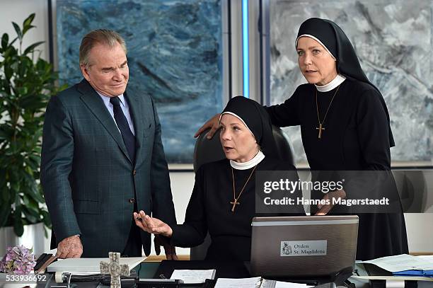 Actor Fritz Wepper, Nina Hoger and Janina Hartwig during a photocall for the tv show 'Um Himmels Willen' at Literaturhaus on May 24, 2016 in Munich,...