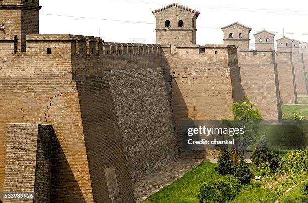 defence wall surrounding the medieval city of ping yao, nothern china - shaanxi provinz nordostchina stock-fotos und bilder