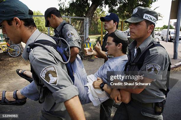 Israeli police arrest anti-disengagement activists trying to prevent the entry of shipping containers August 16, 2005 into Neve Dekalim, the largest...