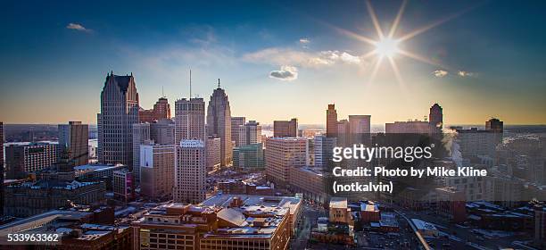 detroit - into the sun - detroit michigan stock pictures, royalty-free photos & images