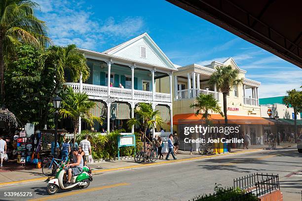 duval street à key west, en floride - key west photos et images de collection