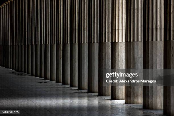 the columns of the stoa of attalos in athens, greece - column stock-fotos und bilder