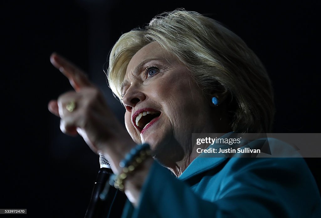 Democratic Presidential Candidate Hillary Clinton Campaigns In Southern California