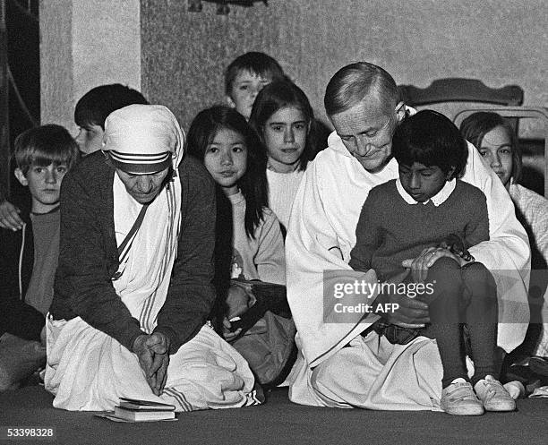 Mother Teresa 1979 Nobel Peace Prize Speech 18 Mother Teresa Awarded The Nobel Peace Prize Photos & High Res