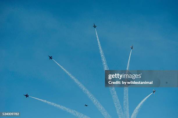 blue angels display - blue angels stockfoto's en -beelden