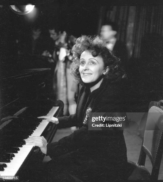 Edith Piaf, French singer, by 1945. LIP-10046-047