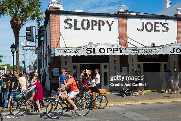 sloppy joe's bar in key west, florida - duval street stock-fotos und bilder