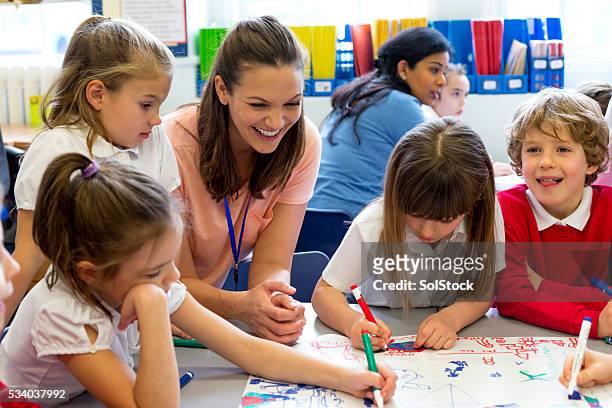 classmates drawing together - elementary school building stock pictures, royalty-free photos & images