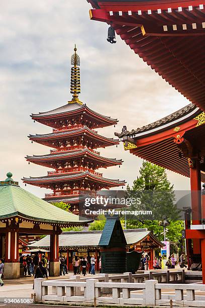 asakusa, senso temple, the five-storey pagoda - asakusa senso temple stock-fotos und bilder