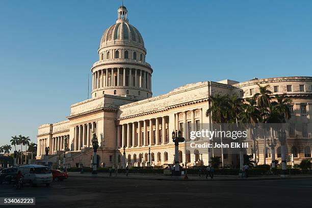 cuban capitolo nacional - capitolio fotografías e imágenes de stock