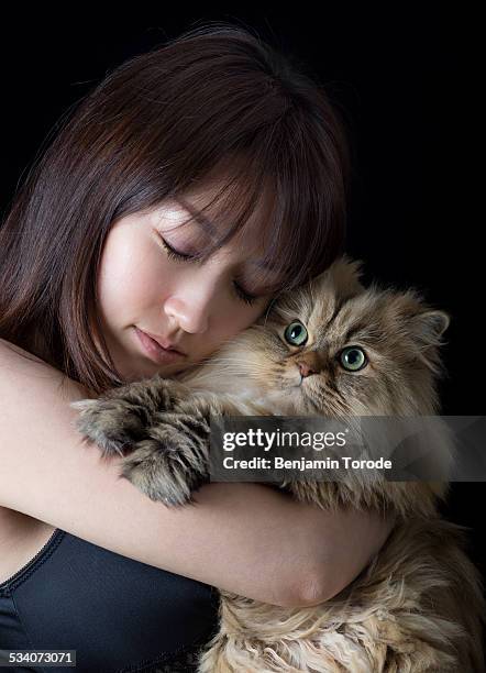 Japanese Woman Hugging Persian Cat, Stockfoto