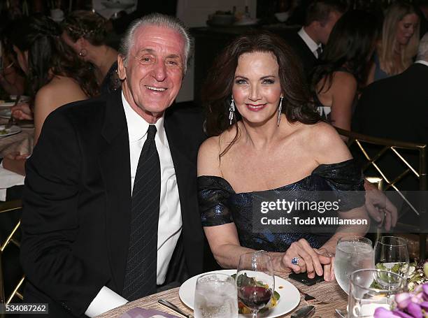 Pat Riley and Lynda Carter attend the 41st Annual Gracie Awards at Regent Beverly Wilshire Hotel on May 24, 2016 in Beverly Hills, California.