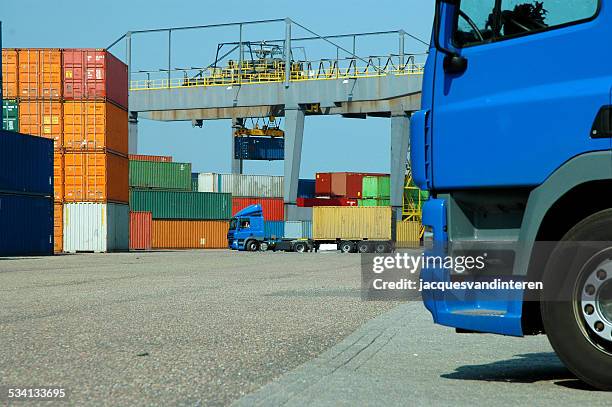 Container Interlock Loading Pettle Load Lock Photos and Premium High Res Pictures - Getty Images