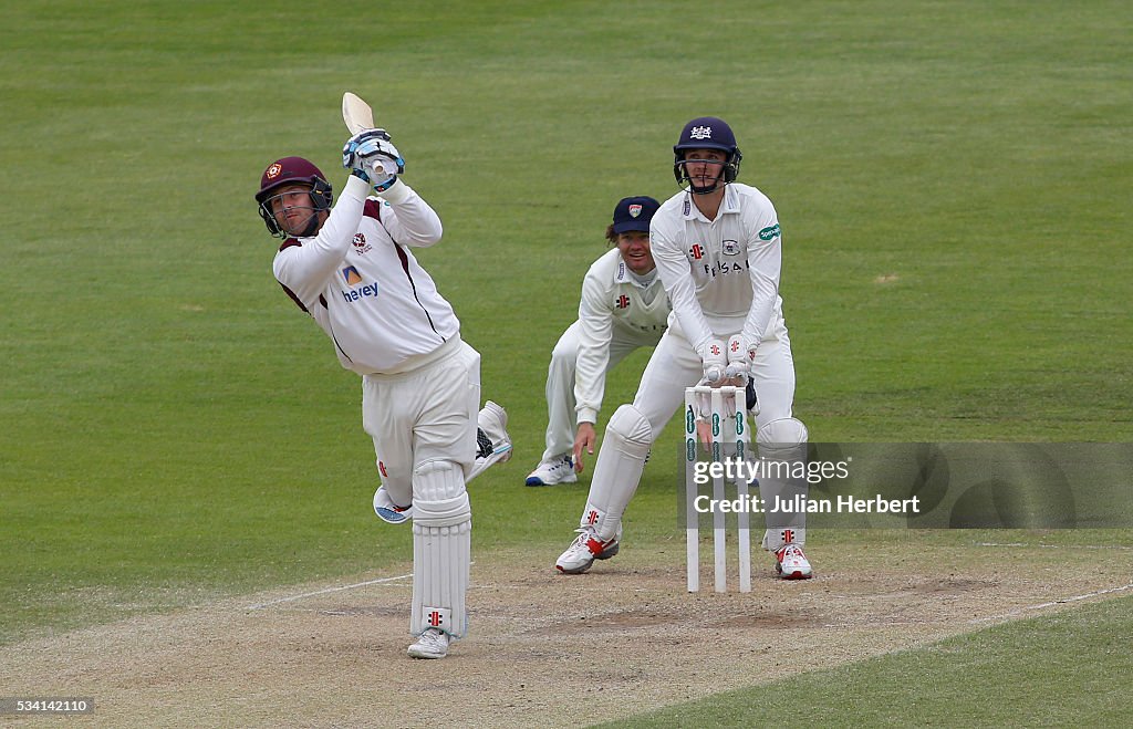 Gloucestershire v Northamptonshire - Specsavers County Championship: Division Two