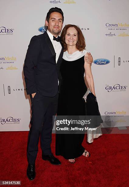 Actor Ed Weeks and actress Beth Grant attend the 41st Annual Gracie Awards at Regent Beverly Wilshire Hotel on May 24, 2016 in Beverly Hills,...