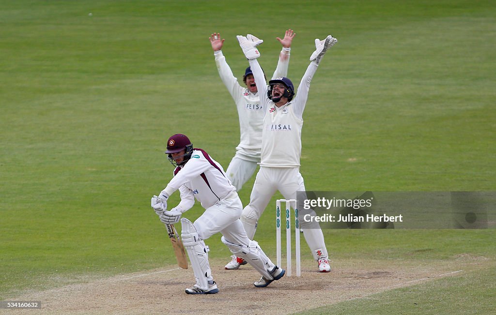 Gloucestershire v Northamptonshire - Specsavers County Championship: Division Two