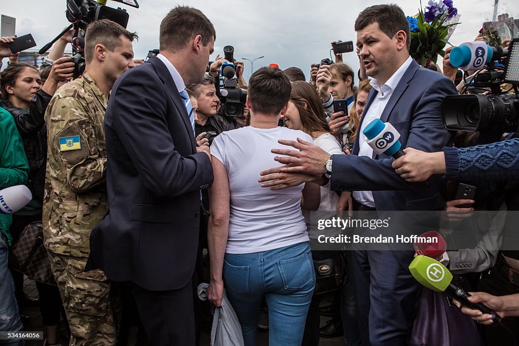 Russia Releases Jailed Ukrainian Pilot Nadiya Savchenko