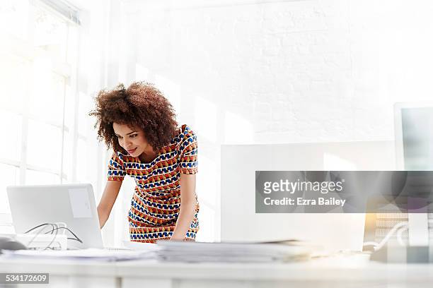young business woman working on a laptop. - luce vivida foto e immagini stock