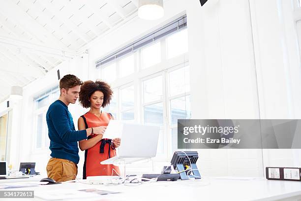 colleagues discussing ideas in open play office. - recto vestimenta fotografías e imágenes de stock